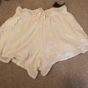 Hollister White Lace Flowy Shorts size M